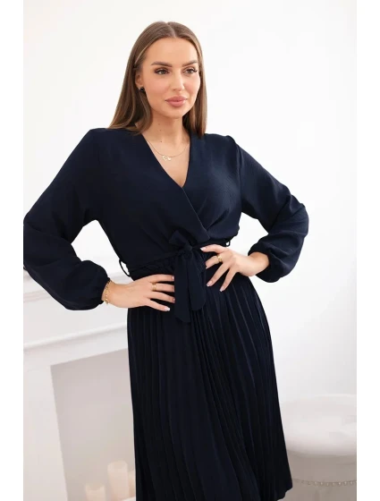 Šaty s viazaným plisovaným lemom námornícka farba