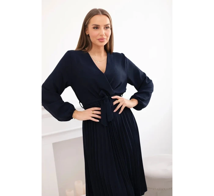 Šaty s viazaným plisovaným lemom námornícka farba