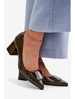 Lakované lodičky na podpatku s ozdobou tmavě zelené Isoline