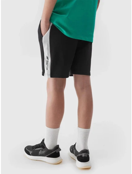 Chlapecké teplákové šortky model 20059628 černé - 4F Chlapecké teplákové šortky model 20059628 černé - 4F