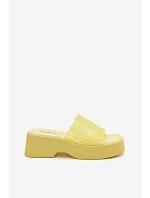 Dámské sandály s páskem Žluté model 22107247 - Boto