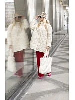 Dámská prošívaná oversize bunda v ecru barvě s kapucí model 20471213 - Ann Gissy Dámská prošívaná oversize bunda v ecru barvě s kapucí model 20471213 - Ann Gissy