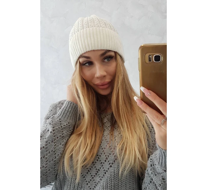 Tenká čepice Veronica model 18750393 ecru - K-Fashion Tenká čepice Veronica model 18750393 ecru - K-Fashion