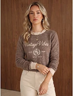 Sweter damski z nadrukiem Vintage Vibes fango model 22544851 - FashionStreet Sweter damski z nadrukiem Vintage Vibes fango model 22544851 - FashionStreet