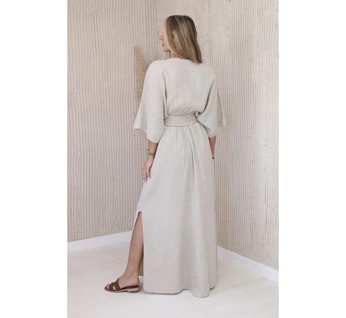 Mušelínové šaty s výšivkou v pase béžový