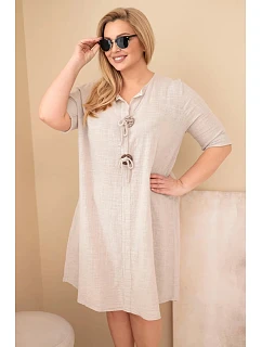 Dámske bavlnené šaty pre plnoštíhle ženy so zaväzovaním vo výstrihu béžovej farby