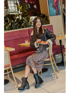 Ocieplane Botki Na Słupku Ze Złotym Detalem Czarne Ivarisse