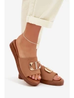 Dámské pantofle s zlatým detailem Camel model 22027934 - Boto