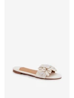 Dámské ploché s ozdobou bílé model 22032049 - Boto Dámské ploché s ozdobou bílé model 22032049 - Boto