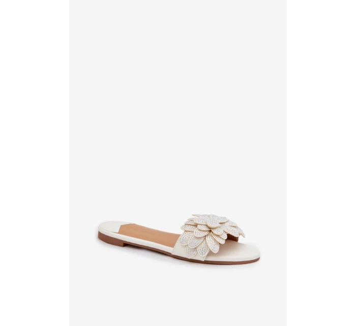 Dámské ploché s ozdobou bílé model 22032049 - Boto Dámské ploché s ozdobou bílé model 22032049 - Boto