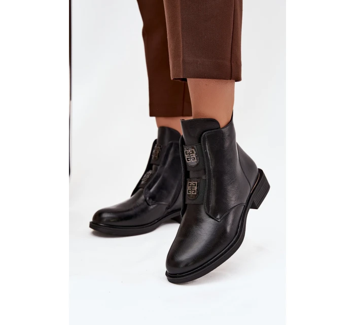 Dámske zateplené čižmy Tavressa - čierne, s nízkym podpätkom a ozdobami Dámske zateplené čižmy Tavressa - čierne, s nízkym podpätkom a ozdobami