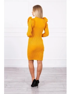 Priliehavé svetrové šaty s gombíkmi horčicovej farby
