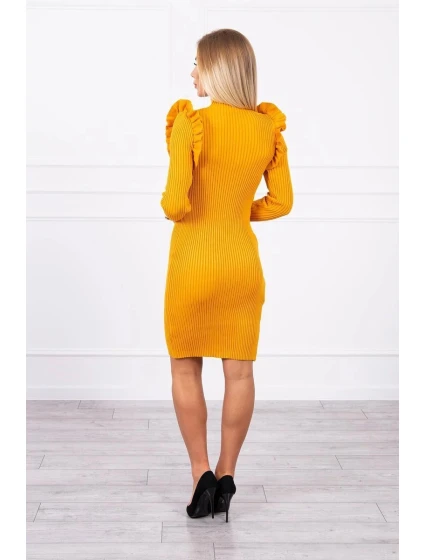 Priliehavé svetrové šaty s gombíkmi horčicovej farby