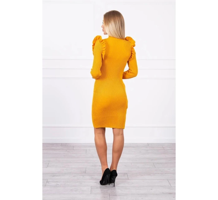 Priliehavé svetrové šaty s gombíkmi horčicovej farby