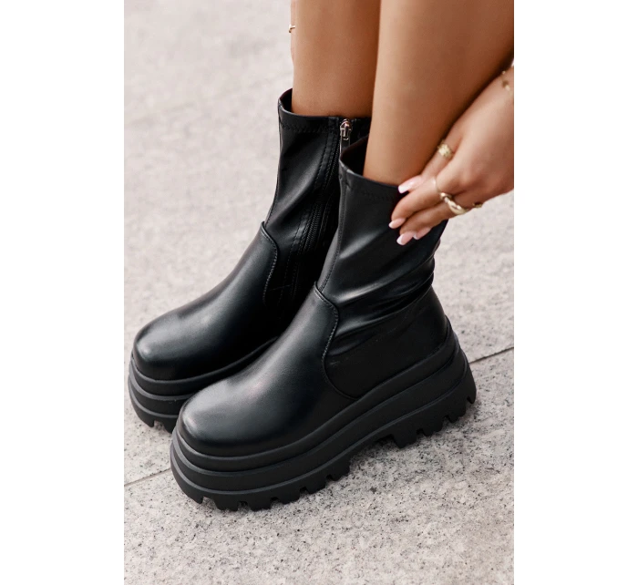 Botki Na Masywnej Platformie Czarne Florinara