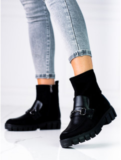 Komfortné čierne dámske členkové topánky na plochom podpätku