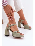 Dámské kožené sandály na podpatku model 21695162 zelené - VINCEZA