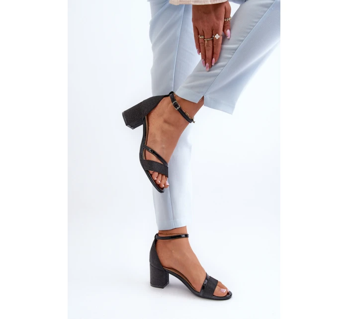 Dámské sandály na nízkém podpatku černé model 21658188 - VINCEZA Dámské sandály na nízkém podpatku černé model 21658188 - VINCEZA