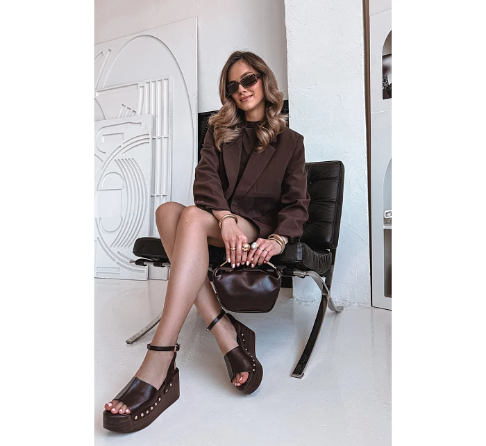 Dámské sandály na platformě se zlatými sponami čokoládové Galorina