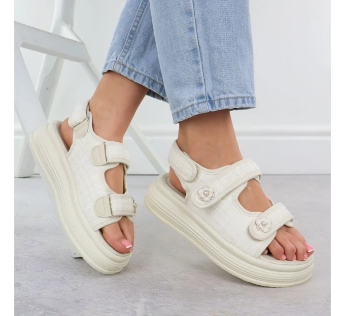 Dámske sandále na platforme krémové Potocki PY16337