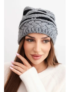 Dámska zimná čiapka z vlny v hrubom úplete a pruhoch K465 sivá + čierna