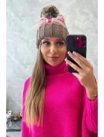 Dámská čepice s bambulí Elizabeth model 18752279 mocca - K-Fashion Dámská čepice s bambulí Elizabeth model 18752279 mocca - K-Fashion