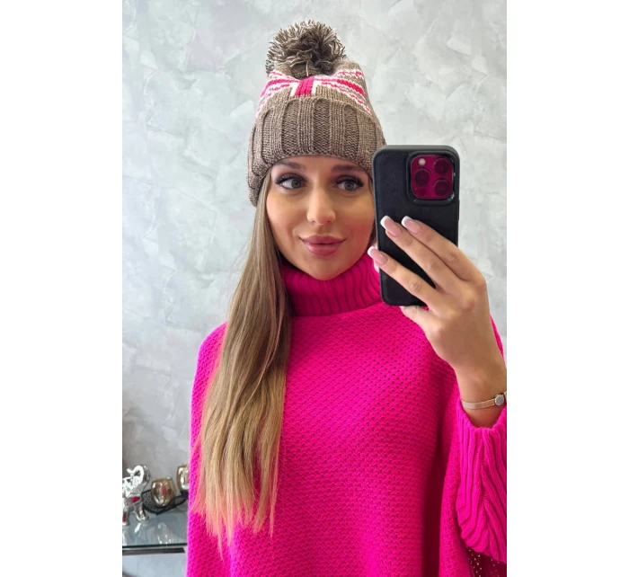 Dámská čepice s bambulí Elizabeth model 18752279 mocca - K-Fashion Dámská čepice s bambulí Elizabeth model 18752279 mocca - K-Fashion