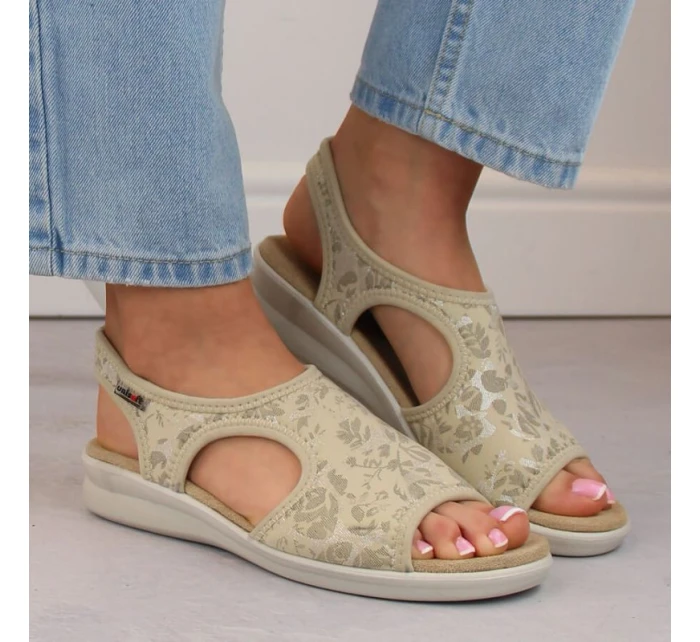 Dámske pohodlné sandále slip-on béžovej farby Unisoft 7196