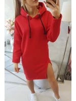 Šaty s kapucí a bočním rozparkem červené Šaty s kapucí a bočním rozparkem červené