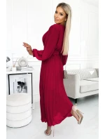 KLARA Dámské plisované šaty ve vínové bordó barvě s výstřihem a opaskem model 21109899 - numoco basic