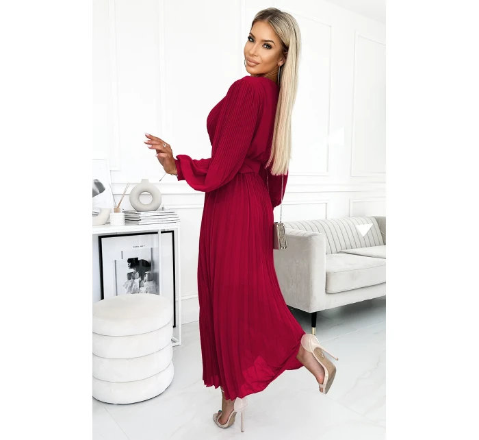 KLARA Dámské plisované šaty ve vínové bordó barvě s výstřihem a opaskem model 21109899 - numoco basic