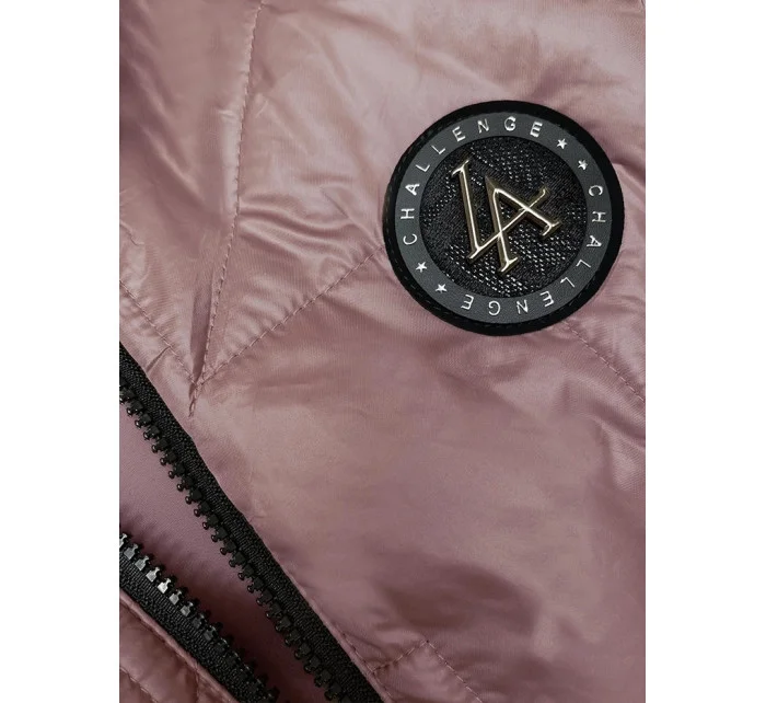 Růžová prošívaná dámská vesta s asymetrickou spodní částí model 19447207 - S'WEST Růžová prošívaná dámská vesta s asymetrickou spodní částí model 19447207 - S'WEST