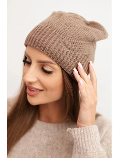 Dámská zimní čepice s vlnou a žebrovaným vzorem model 21783075 mocca - K-Fashion