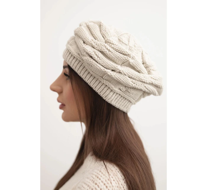 Dámska zimná vlnená čiapka s ozdobným vzorom a kamienkami K397 béžová