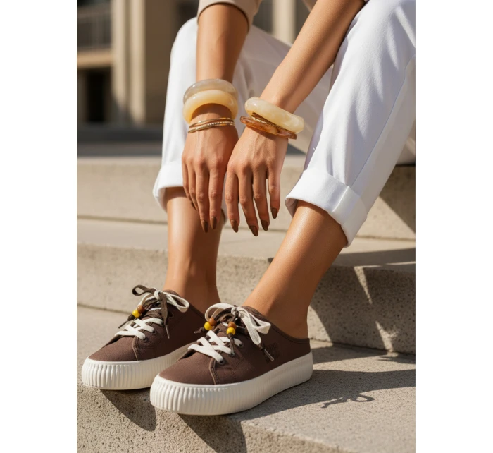 Dámske tenisky na platforme s ozdobnými korálkami hnedej farby ZY1410