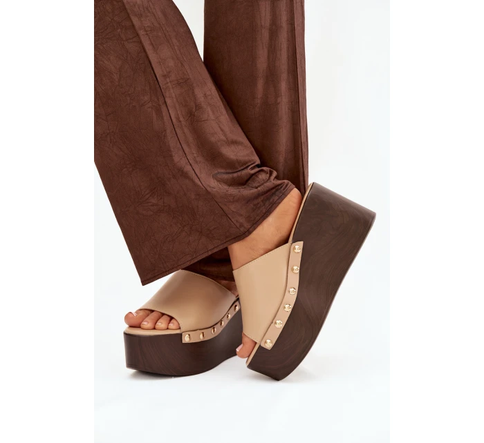 Dámské nazouváky na platformě s béžové model 21918817 - Boto