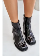 Lakované členkové topánky na podpätku s ozdobou D&A čierne Lakované členkové topánky na podpätku s ozdobou D&A čierne