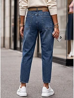 Jeansy damskie z paskiem mom fit niebieskie model 22365065 - FashionStreet Jeansy damskie z paskiem mom fit niebieskie model 22365065 - FashionStreet