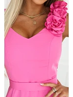 model 22141517 Elegantní večerní maxi šaty s rozparkem a růžemi cukrově růžové - numoco