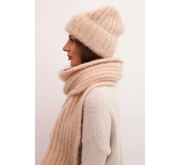 Dámska súprava klobúka a dlhého šálu z mäkkej priadze, béžová Dámska súprava klobúka a dlhého šálu z mäkkej priadze, béžová