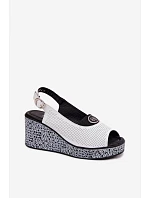 Kožené sandály na platformě model 22101381 bílé - S.Barski Kožené sandály na platformě model 22101381 bílé - S.Barski