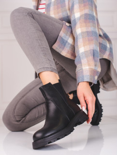 Komfortné čierne členkové topánky dámske na plochom podpätku