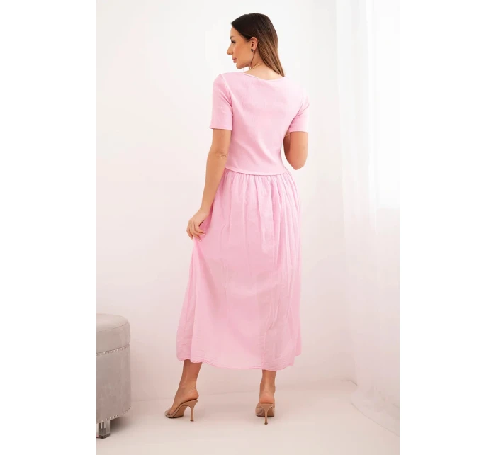Dámské bavlněné midi šaty s krátkým rukávem a rozšířeným spodkem světle růžová