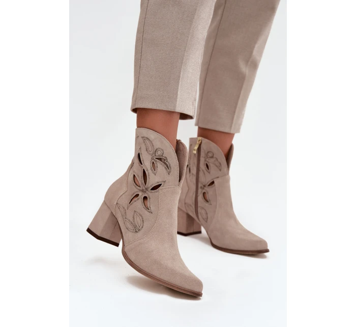 Semišové dámské kotníčkové boty na podpatku  Cappuccino model 21713248 - Zazoo