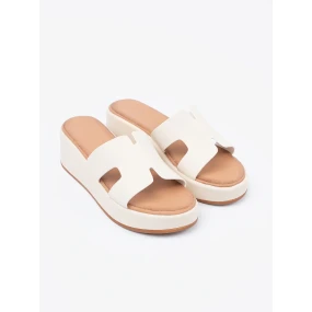 Praktické dámske papuče na platforme Jasnobeżowy