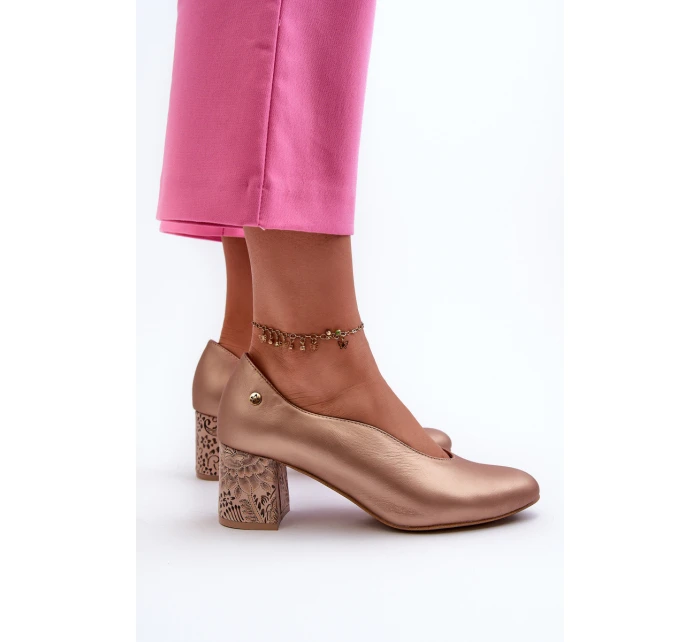 Elegantní kožené lodičky na podpatku model 21661319 zlaté - Maciejka