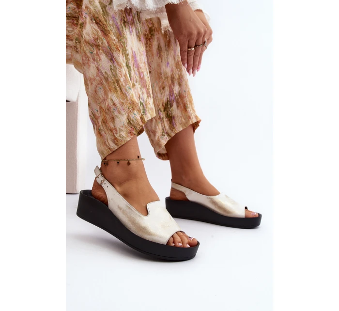 Dámské kožené sandály na tlusté podrážce zlatý model 21646330 - Zazoo Dámské kožené sandály na tlusté podrážce zlatý model 21646330 - Zazoo