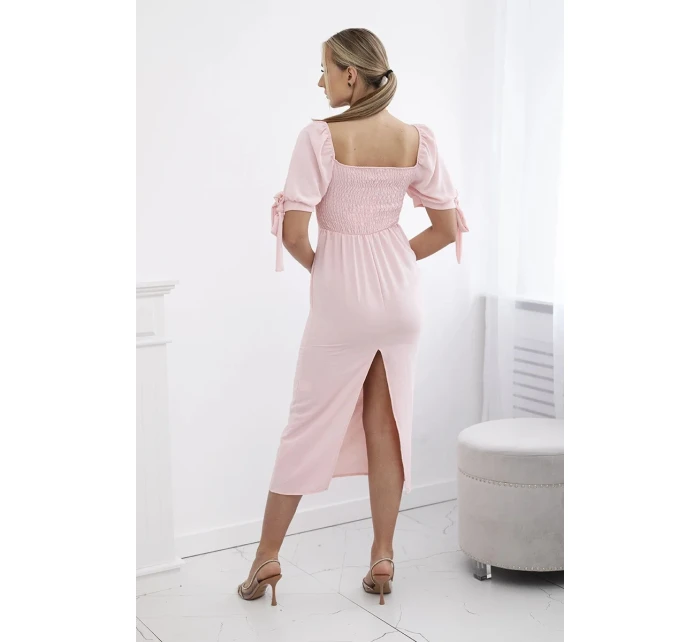 Šaty vzadu nařasené se zavazovacími rukávy světle růžová