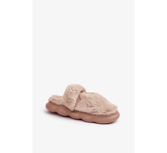 Papuče z umelej kožušiny s malou brošňou Dark Beige Primaria