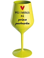 MY PARTNER MÁ PRIMA PARTNERA - žltý nerozbitný pohár na víno 470 ml